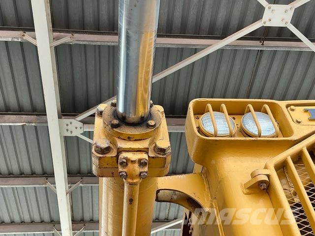 Komatsu D455A-1 Buldozer sobre oruga