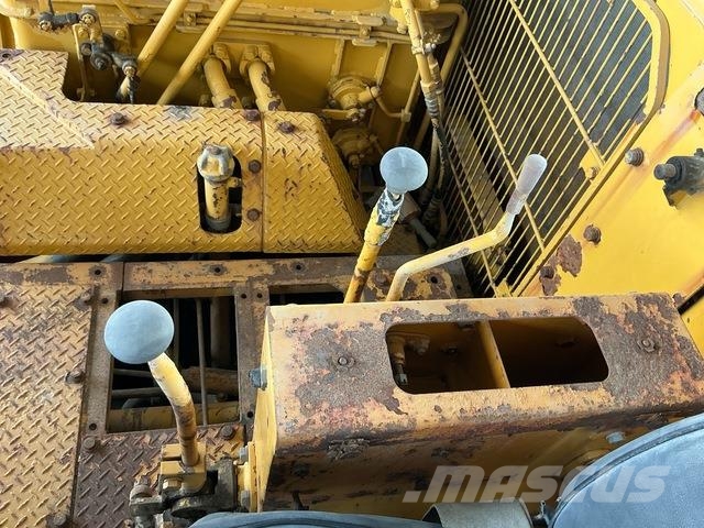 Komatsu D455A-1 Buldozer sobre oruga