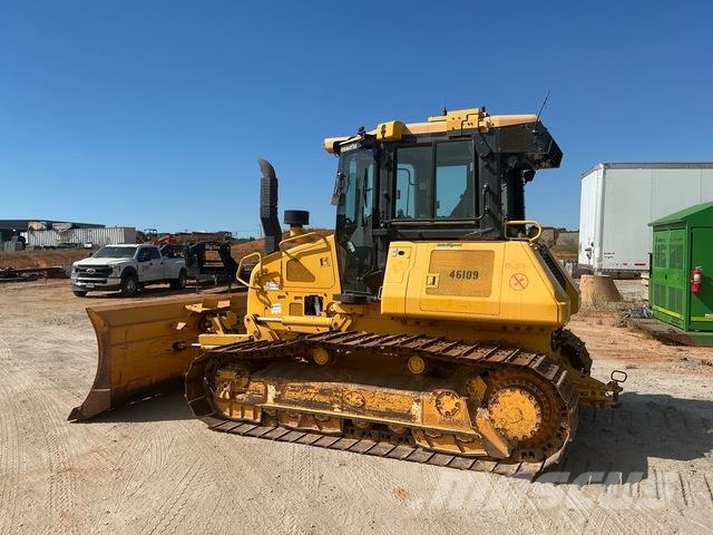 Komatsu D51PXI-24 Гусеничные бульдозеры