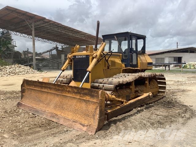 Komatsu D60P-11 Гусеничные бульдозеры