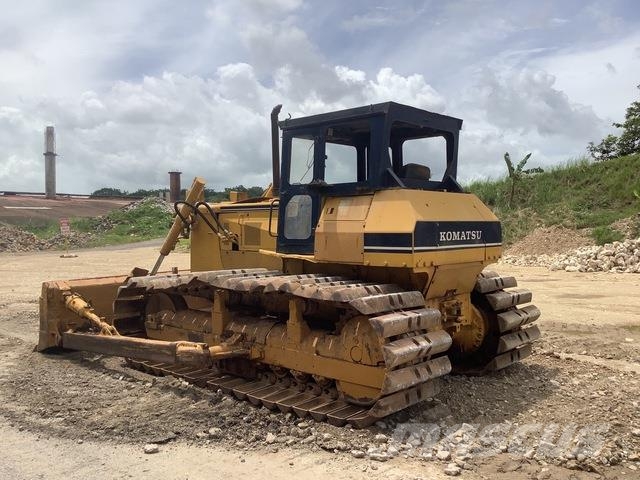 Komatsu D60P-11 Гусеничные бульдозеры
