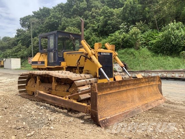 Komatsu D60P-11 Гусеничные бульдозеры
