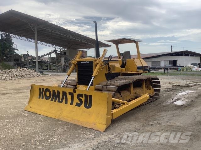 Komatsu D60P-11 Гусеничные бульдозеры
