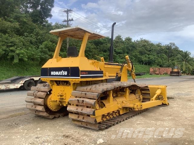 Komatsu D60P-11 Гусеничные бульдозеры