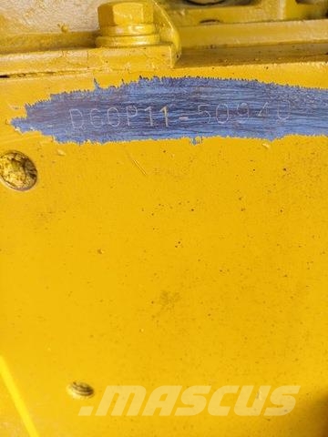 Komatsu D60P-11 Гусеничные бульдозеры