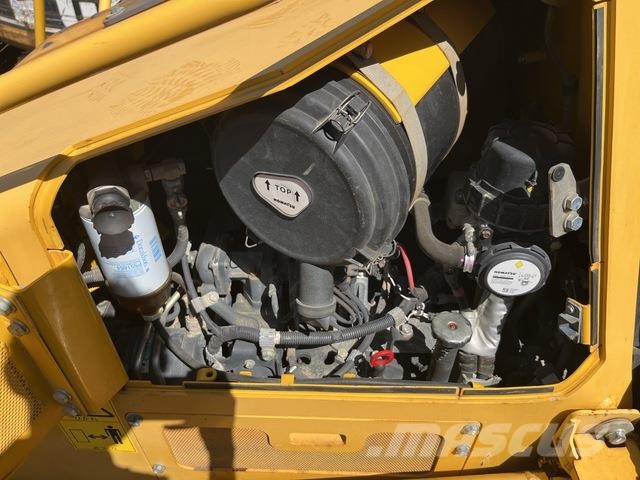 Komatsu D61PX-23 Buldožeri guseničari