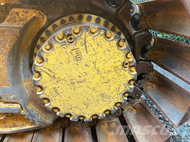 Komatsu D61PX-23 Buldožeri guseničari