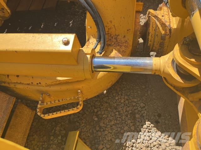 Komatsu D61PX-23 Buldožeri guseničari