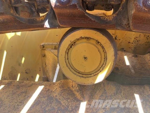 Komatsu D61PX-23 Buldožeri guseničari