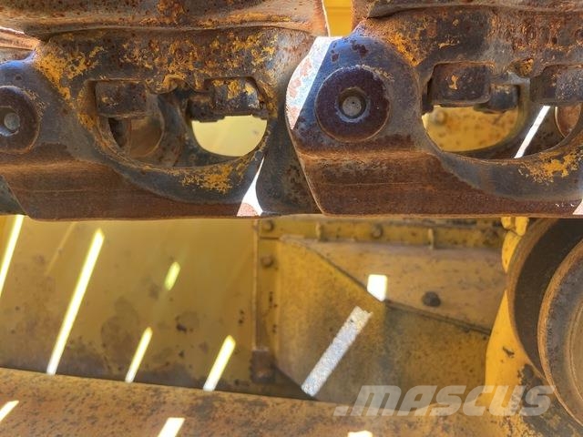 Komatsu D61PX-23 Buldožeri guseničari