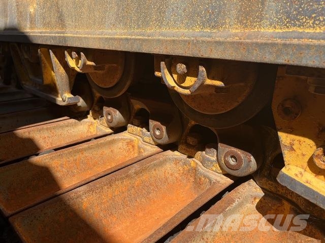 Komatsu D61PX-23 Buldožeri guseničari