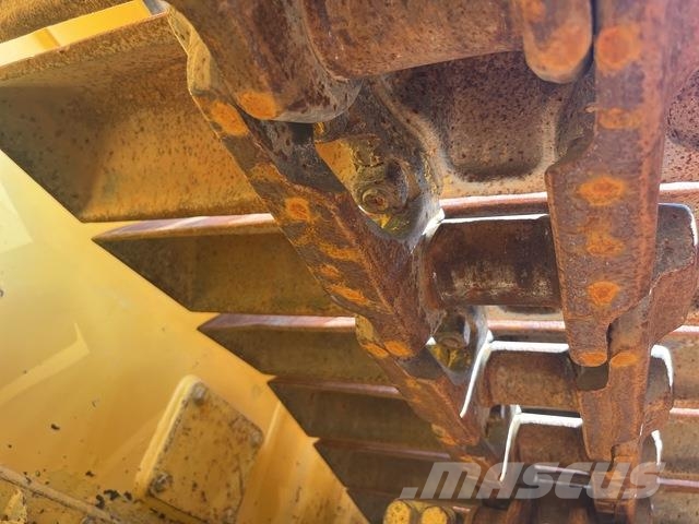 Komatsu D61PX-23 Buldožeri guseničari