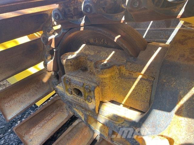 Komatsu D61PX-23 Buldožeri guseničari
