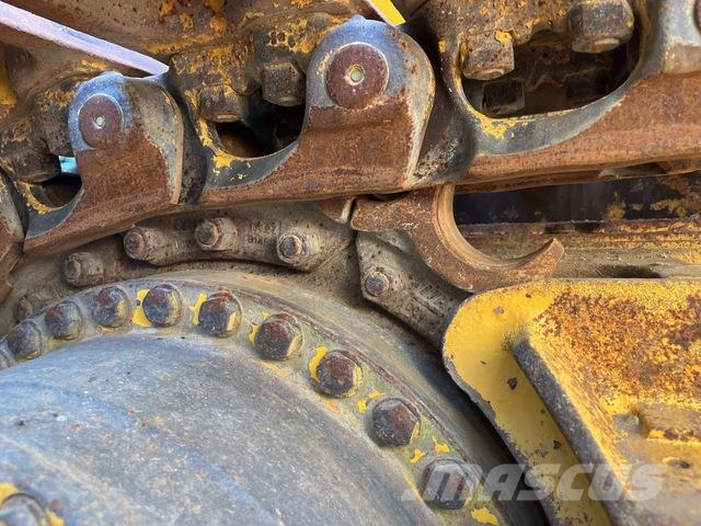 Komatsu D61PX-23 Buldožeri guseničari