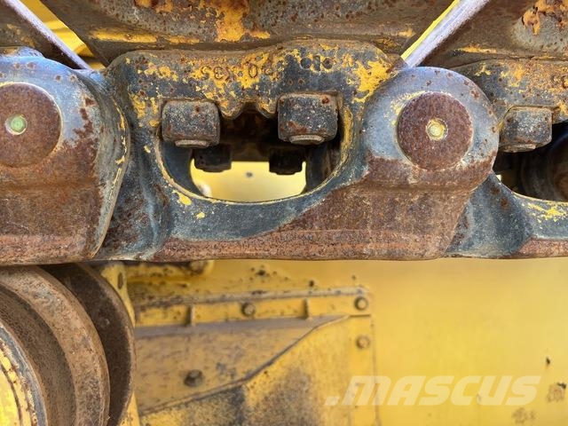 Komatsu D61PX-23 Buldožeri guseničari