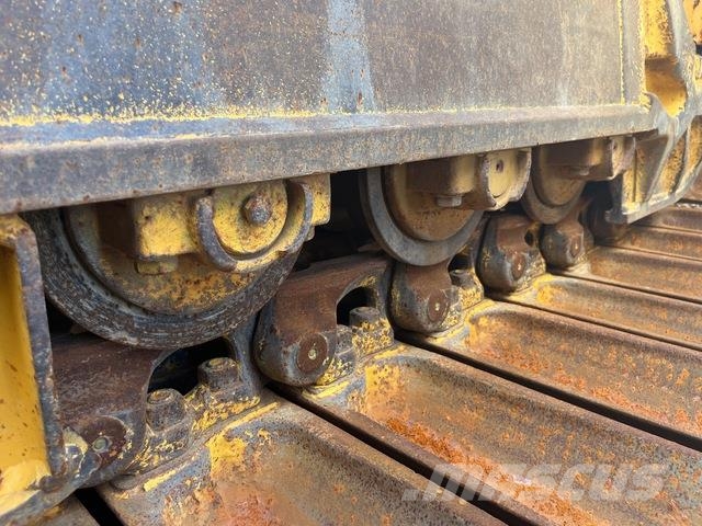 Komatsu D61PX-23 Buldožeri guseničari