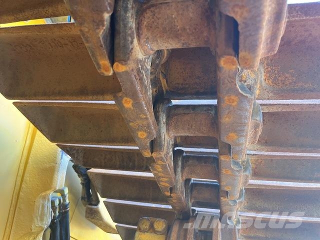 Komatsu D61PX-23 Buldožeri guseničari