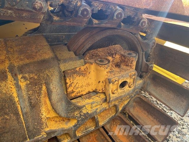 Komatsu D61PX-23 Buldožeri guseničari