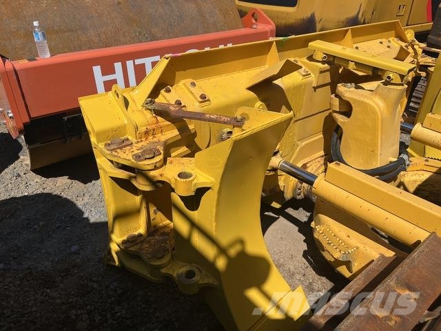 Komatsu D61PX-23 Buldožeri guseničari