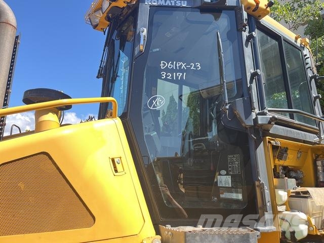 Komatsu D61PX-23 Buldožeri guseničari