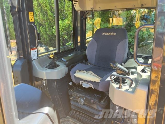 Komatsu D61PX-23 Buldožeri guseničari