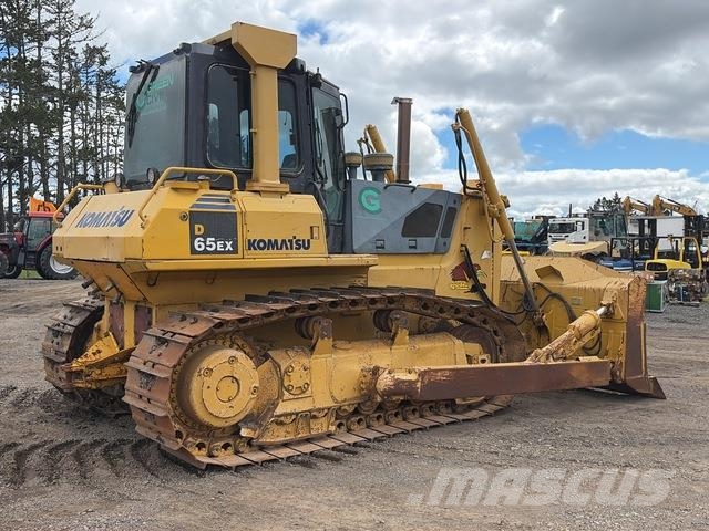 Komatsu D65EX-15 Spycharki gąsienicowe