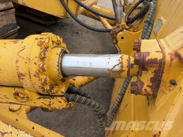 Komatsu D65EX-15 Spycharki gąsienicowe