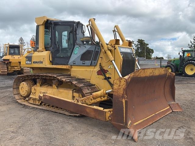 Komatsu D65EX-15 Spycharki gąsienicowe
