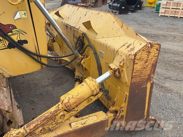 Komatsu D65EX-15 Spycharki gąsienicowe