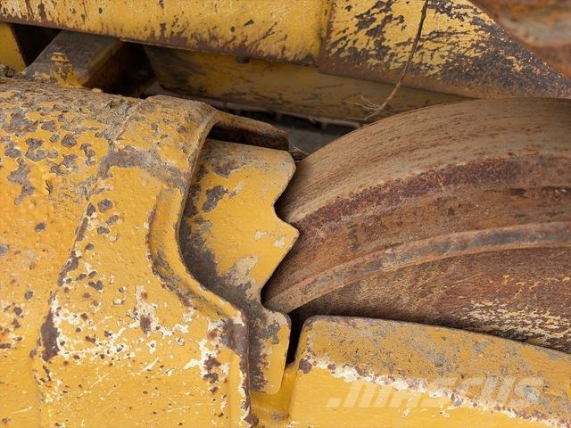 Komatsu D65EX-15 Spycharki gąsienicowe