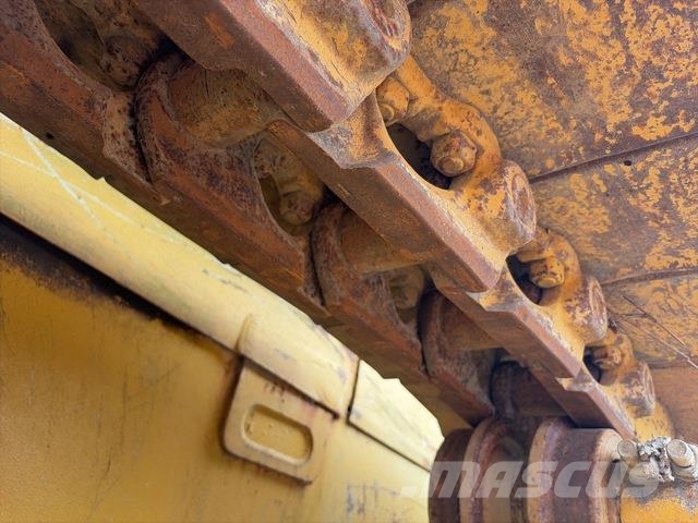 Komatsu D65EX-15 Spycharki gąsienicowe