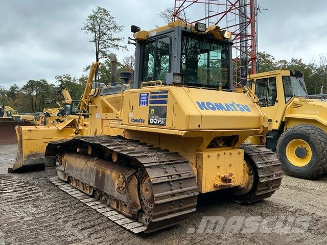 Komatsu D65PX-17 Гусеничные бульдозеры