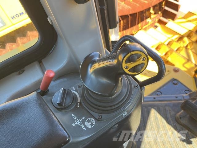 Komatsu D65PX-18 크롤러 도저