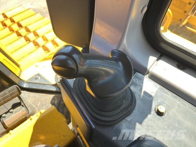 Komatsu D65PX-18 크롤러 도저