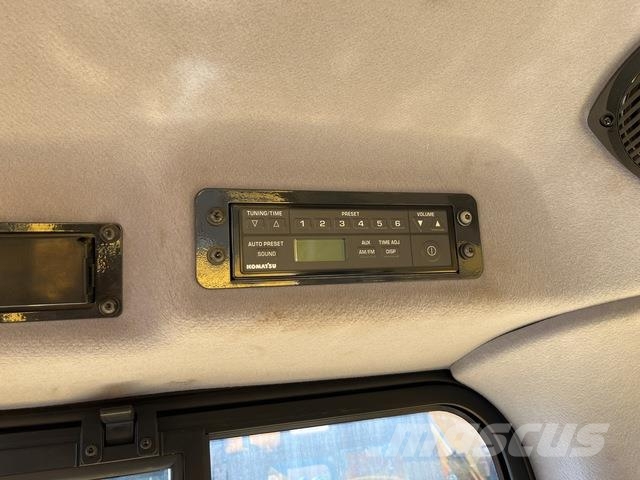 Komatsu D65PX-18 크롤러 도저