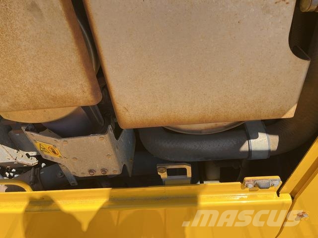 Komatsu D65PX-18 크롤러 도저