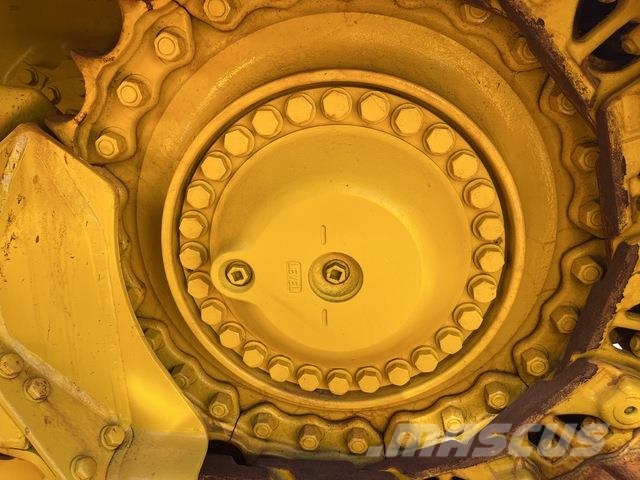 Komatsu D65PX-18 크롤러 도저