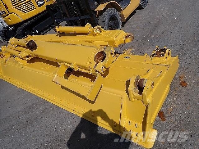Komatsu D65PX-18 크롤러 도저