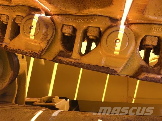 Komatsu D65PX-18 크롤러 도저