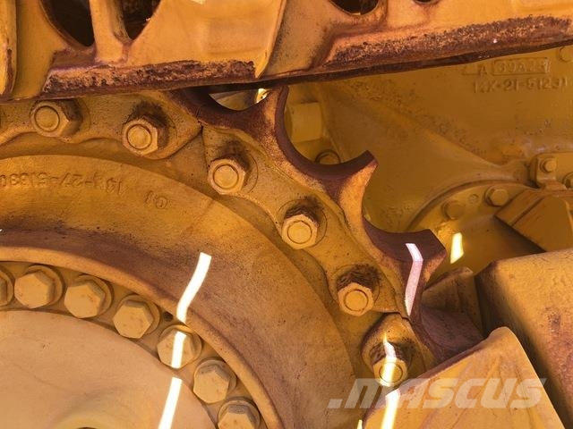 Komatsu D65PX-18 크롤러 도저