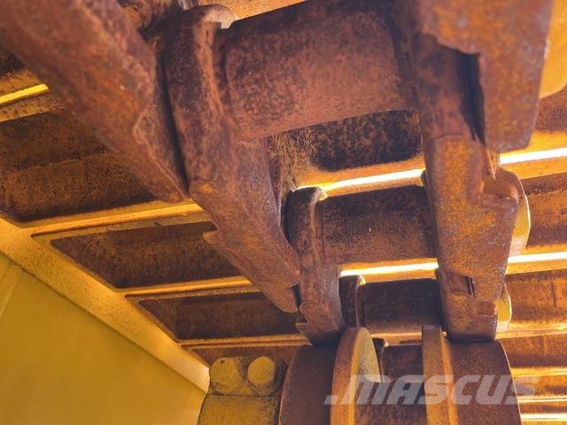 Komatsu D65PX-18 크롤러 도저