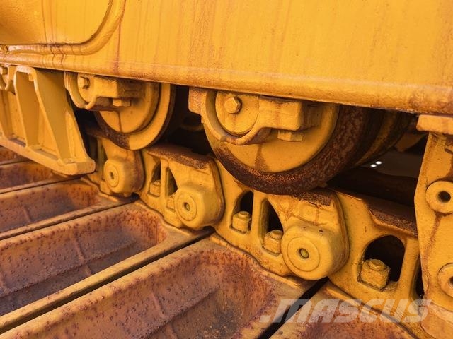 Komatsu D65PX-18 크롤러 도저