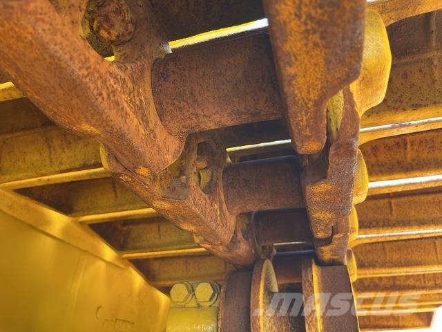 Komatsu D65PX-18 크롤러 도저