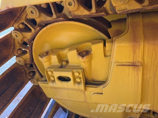 Komatsu D65PX-18 크롤러 도저