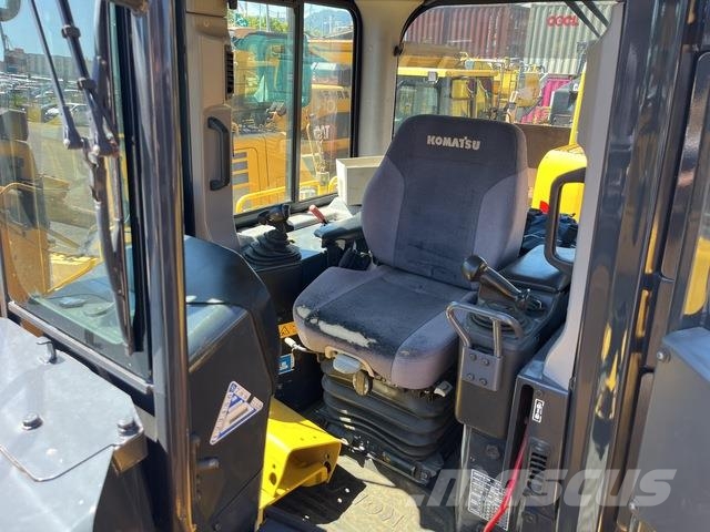 Komatsu D65PX-18 크롤러 도저