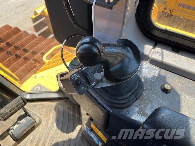 Komatsu D65PX-18 크롤러 도저