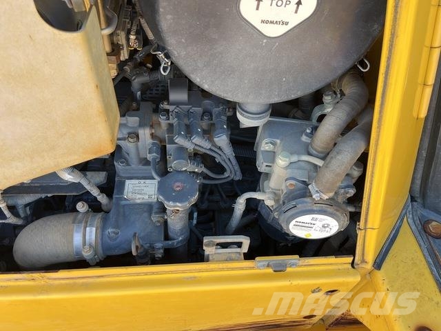 Komatsu D65PX-18 크롤러 도저