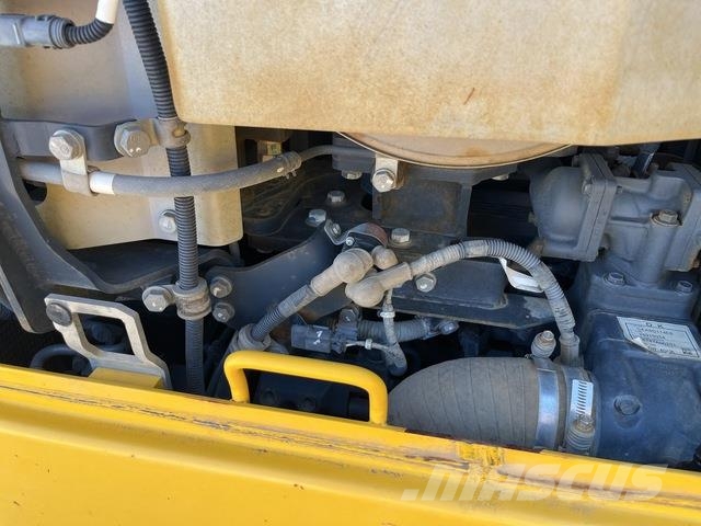 Komatsu D65PX-18 크롤러 도저