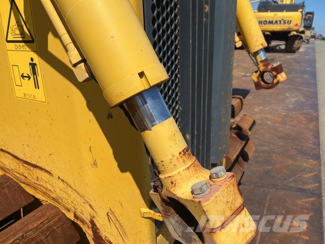 Komatsu D65PX-18 크롤러 도저
