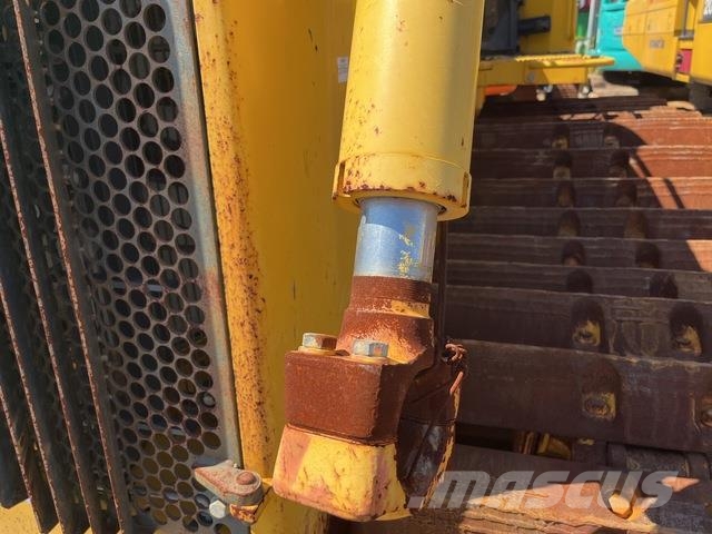 Komatsu D65PX-18 크롤러 도저